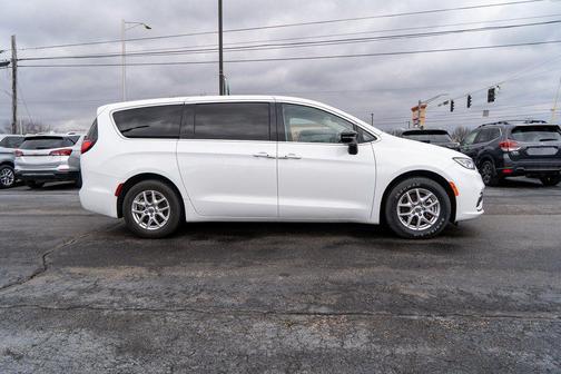 2024 Chrysler Pacifica Touring L