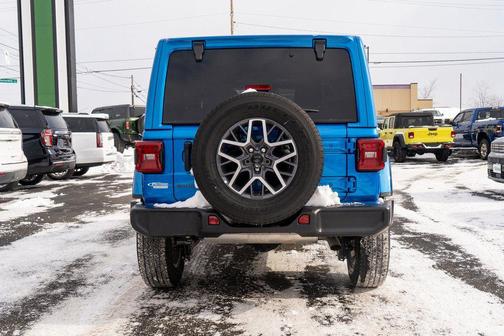 2025 Jeep Wrangler 4-Door Sahara 4x4