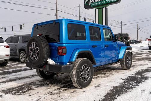 2025 Jeep Wrangler 4-Door Sahara 4x4