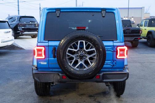 2025 Jeep Wrangler 4-Door Sahara 4x4