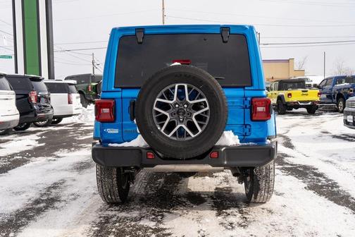 2025 Jeep Wrangler 4-Door Sahara 4x4