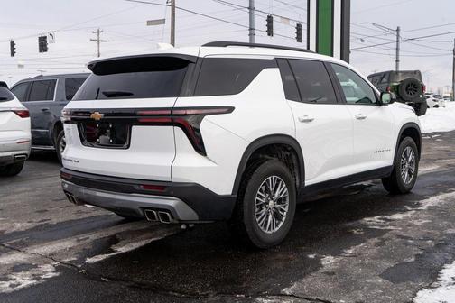 2025 Chevrolet Traverse LT