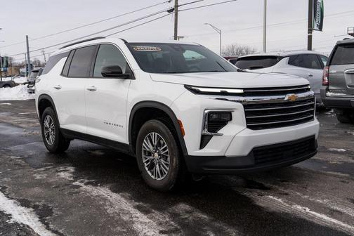 2025 Chevrolet Traverse LT
