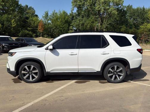 Platinum White Pearl 2024 Honda Pilot Touring 8-Passenger