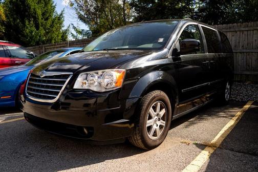 2010 Chrysler Town & Country Touring