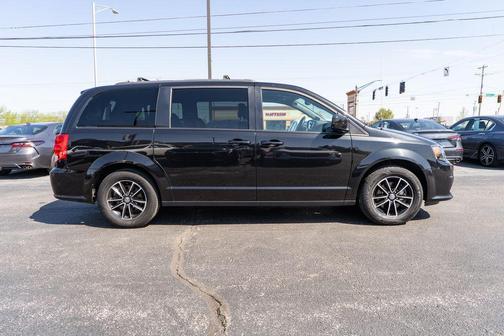 Black Onyx Crystal Pearlcoat 2019 Dodge Grand Caravan GT