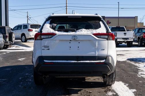 2021 Toyota RAV4 LE
