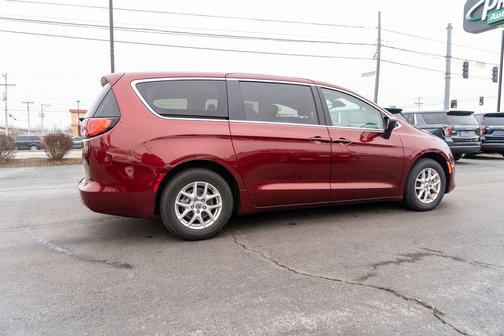 2023 Chrysler Voyager LX