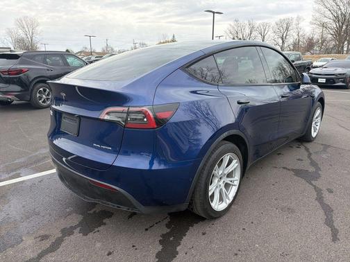 2022 Tesla Model Y Long Range Dual Motor All-Wheel Drive