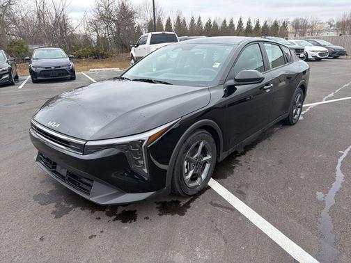 Aurora Black Pearl 2025 Kia K4 LXS