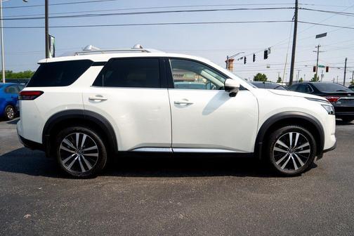 2023 Nissan Pathfinder Platinum 4WD