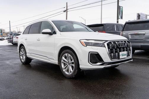 2025 Audi Q7 55 Premium Plus