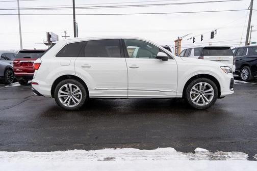 2025 Audi Q7 55 Premium Plus