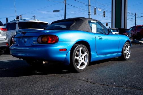 2000 Mazda MX-5 Miata Base