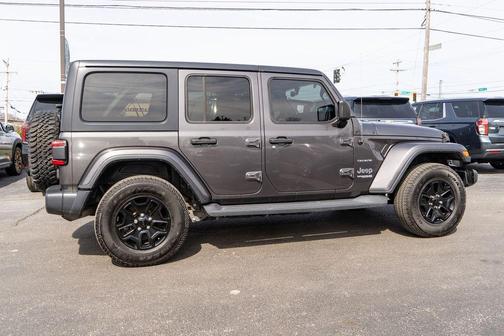 Granite Crystal Metallic Clearcoat 2018 Jeep Wrangler Unlimited Sahara