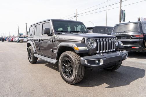 Granite Crystal Metallic Clearcoat 2018 Jeep Wrangler Unlimited Sahara
