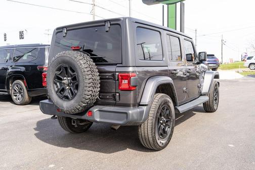 Granite Crystal Metallic Clearcoat 2018 Jeep Wrangler Unlimited Sahara
