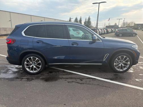 Phytonic Blue Metallic 2021 BMW X5 xDrive40i