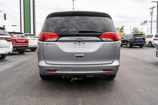 Billet Silver Metallic Clearcoat 2020 Chrysler Voyager LXI