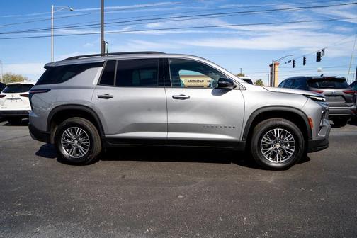 2025 Chevrolet Traverse LT