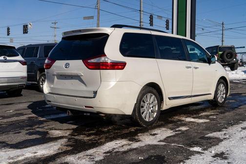 2017 Toyota Sienna XLE Premium