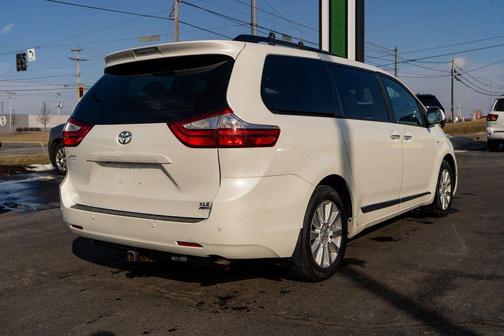 2017 Toyota Sienna XLE Premium