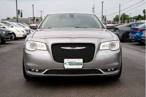 2016 Chrysler 300 Limited