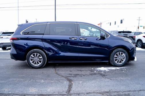 2022 Toyota Sienna XLE
