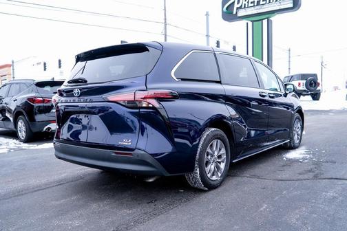 2022 Toyota Sienna XLE