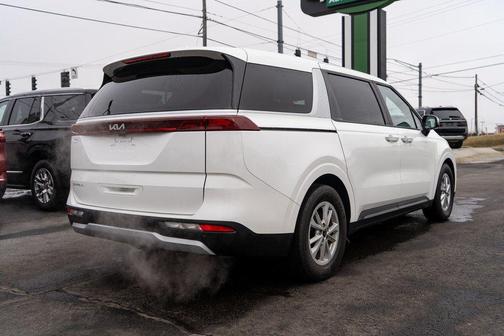 2024 Kia Carnival LX