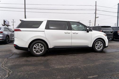 2024 Kia Carnival LX