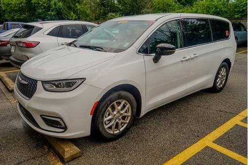 2024 Chrysler Pacifica Touring L