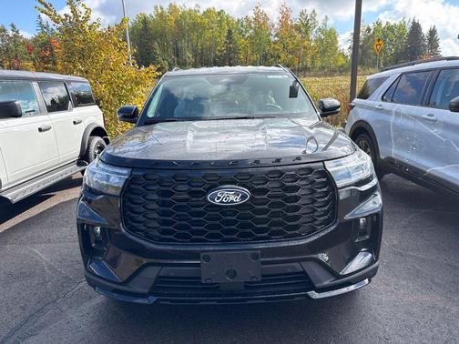 Agate Black Metallic 2027 Ford Explorer ST-Line