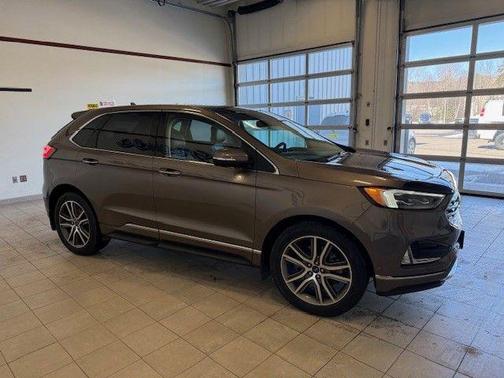 Stone Gray Metallic 2019 Ford Edge Titanium