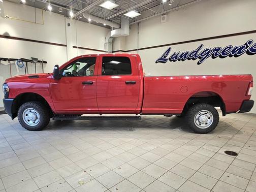2024 RAM 2500 Tradesman Crew Cab 4x4 8' Box