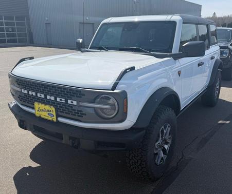 Oxford White 2023 Ford Bronco Badlands