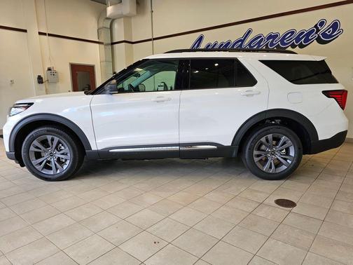 Star White Metallic Tri-Coat 2025 Ford Explorer Active