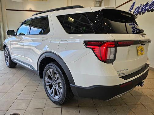 Star White Metallic Tri-Coat 2025 Ford Explorer Active