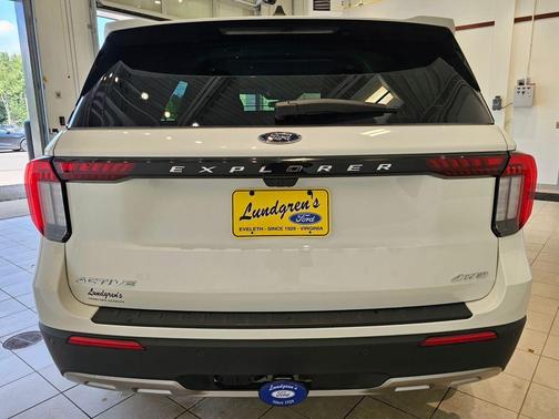 Star White Metallic Tri-Coat 2025 Ford Explorer Active