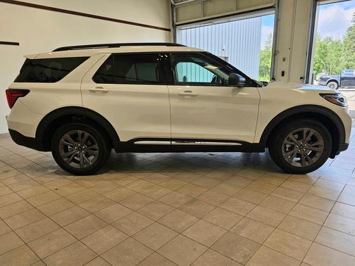 Star White Metallic Tri-Coat 2025 Ford Explorer Active