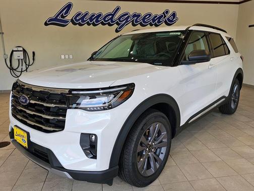 Star White Metallic Tri-Coat 2025 Ford Explorer Active