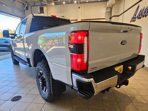 Avalanche 2026 Ford F-350 Lariat