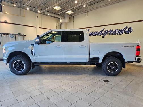 Avalanche 2026 Ford F-350 Lariat