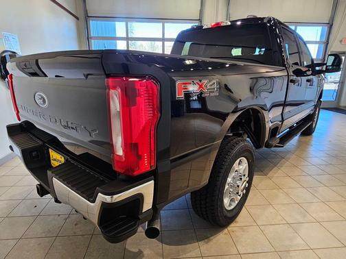 Agate Black Metallic 2026 Ford F-350 XLT