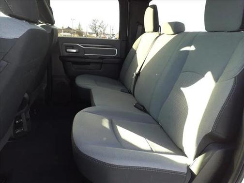 2021 RAM 3500 Big Horn Crew Cab 4x4 8' Box