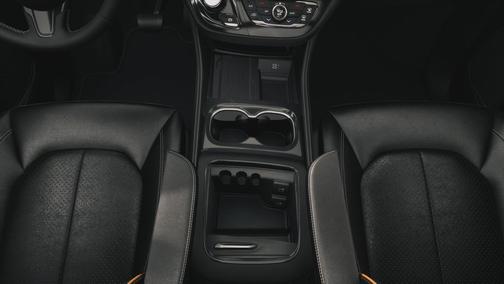Diamond Black Crystal Pearlcoat 2027 Chrysler Pacifica Limited