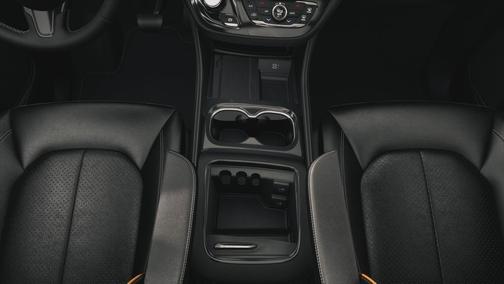 Diamond Black Crystal Pearlcoat 2027 Chrysler Pacifica Limited
