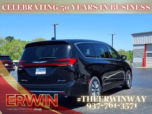 2025 Chrysler Pacifica Hybrid Select
