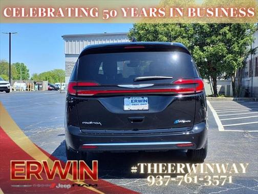 2025 Chrysler Pacifica Hybrid Select