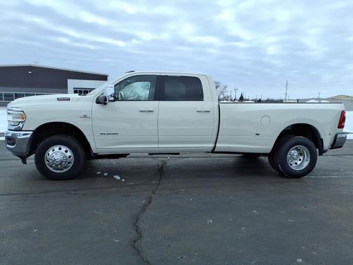 2023 RAM 3500 Laramie Crew Cab 4x4 8' Box